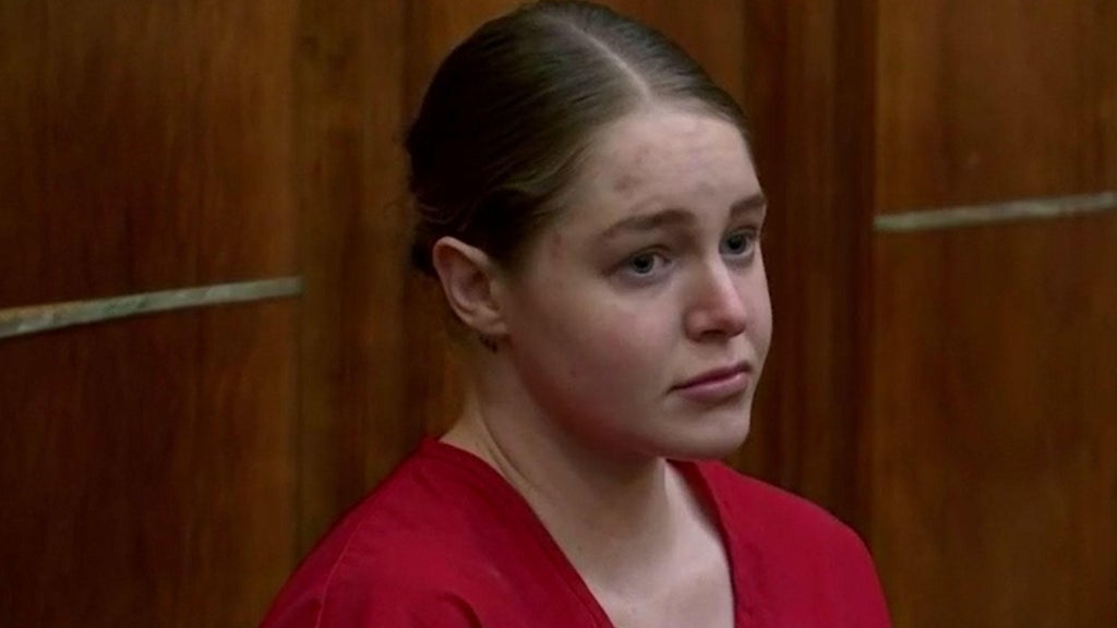 OnlyFans model Courtney Clenney accused of stabbing her boyfriend to death in 2022 reaches plea deal — CBS Miami, Delray Beach Real Estate news