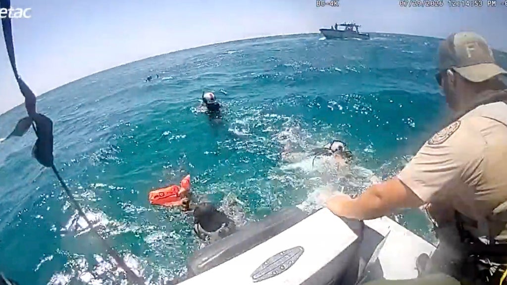 Video shows rescue of missing divers in Florida Keys after getting separated from boat — CBS Miami, Delray Beach Government news