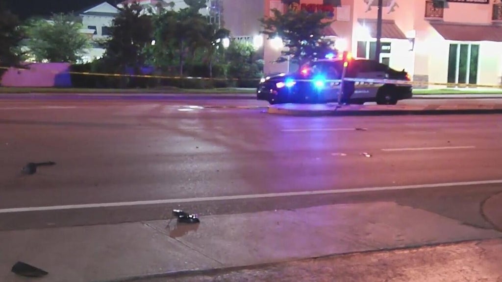 Lauderhill police search for driver after hit-and-run injures man — CBS Miami, Delray Beach Community news