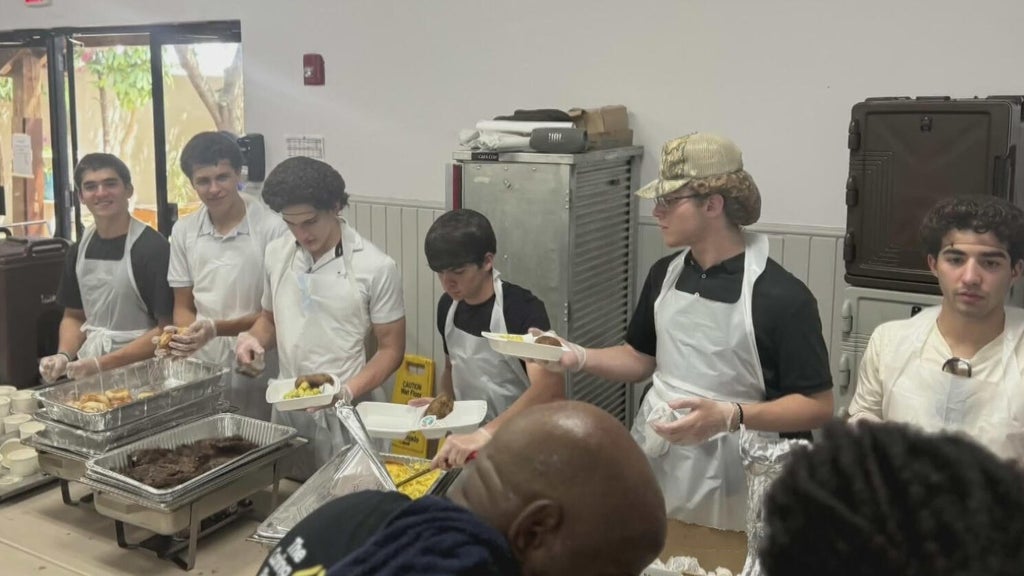Nonprofit created by South Florida high school students goes far beyond helping those in need — CBS Miami, Delray Beach Schools news