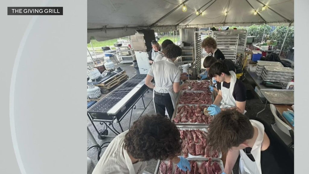 Students at a Miami high school create nonprofit going beyond just helping those in need — CBS Miami, Delray Beach Schools news