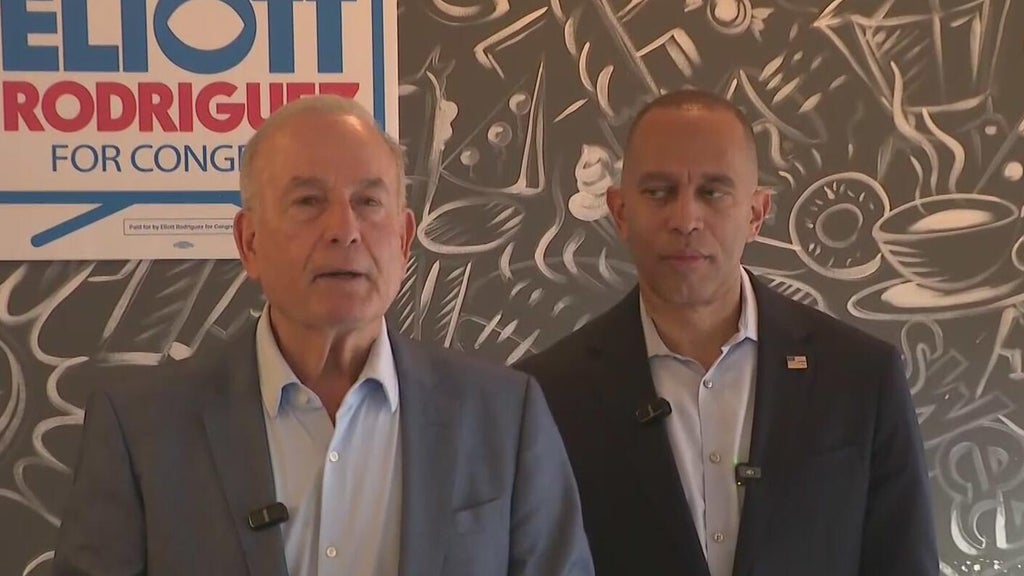 House Minority Leader Jeffries joins Florida District 27 candidate Eliott Rodriguez in Pinecrest — CBS Miami, Delray Beach Community news