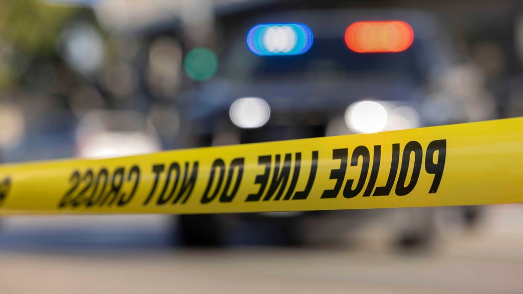 Deputies respond to reports of a person shot in southwest Miami-Dade neighborhood — CBS Miami, Delray Beach Health news