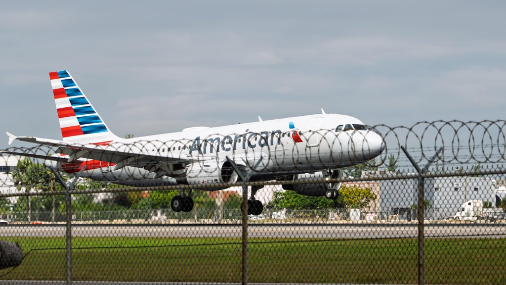 American Airlines flight to Guyana returns to Miami after passenger allegedly threatens crew — CBS Miami, Delray Beach Community news