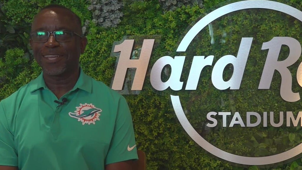 Hustle and Heart: Miami Dade College professor finds passion as Hard Rock Stadium usher — CBS Miami, Delray Beach Schools news