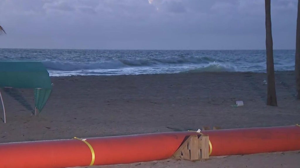 King tides disrupt beachgoers, businesses in Hollywood Beach — CBS Miami, Delray Beach Dining news