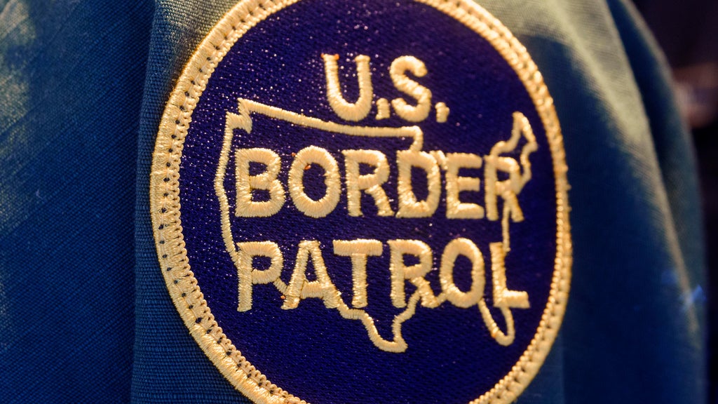 Border Patrol agents spotted at Florida early voting site were trying to cast ballots, election official says — CBS Miami, Delray Beach Sports news