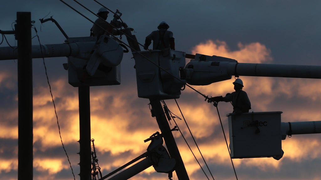 Nearly 54,000 homes, businesses still without power in Florida's Panhandle four days after Isaias left 6 dead — CBS Miami, Delray Beach Health news