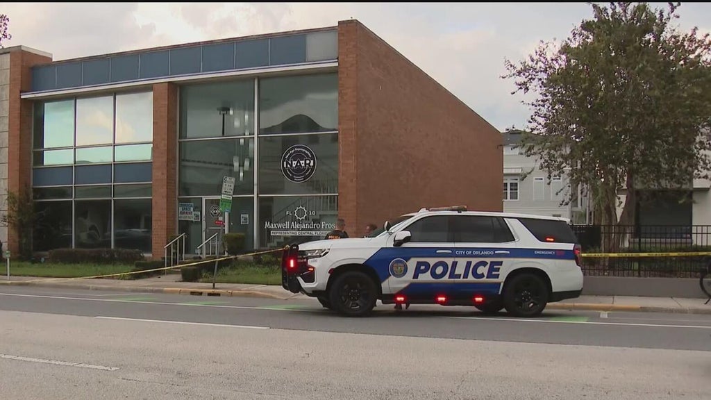 Suspicious packages sent to two Florida congressional offices — CBS Miami, Delray Beach Community news