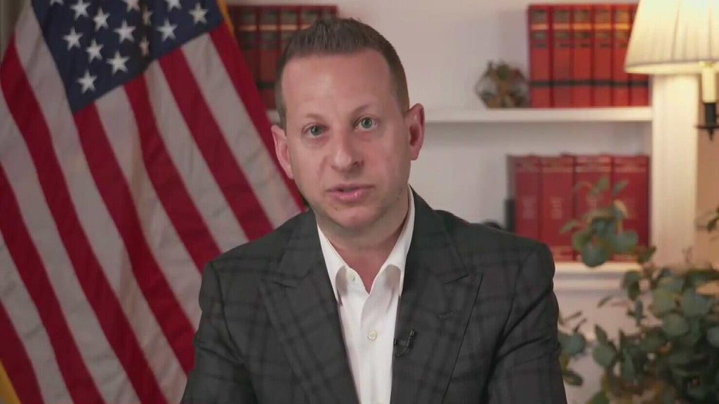 Congressman Jared Moskowitz said a man was arrested in Boca Raton for threatening his life — CBS Miami, Delray Beach Community news