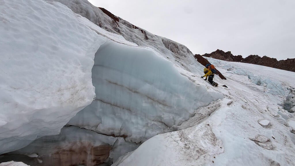 Florida man injured climbing California's Mount Shasta rescued after 2 nights in freezing temps — CBS Miami, Delray Beach Health news