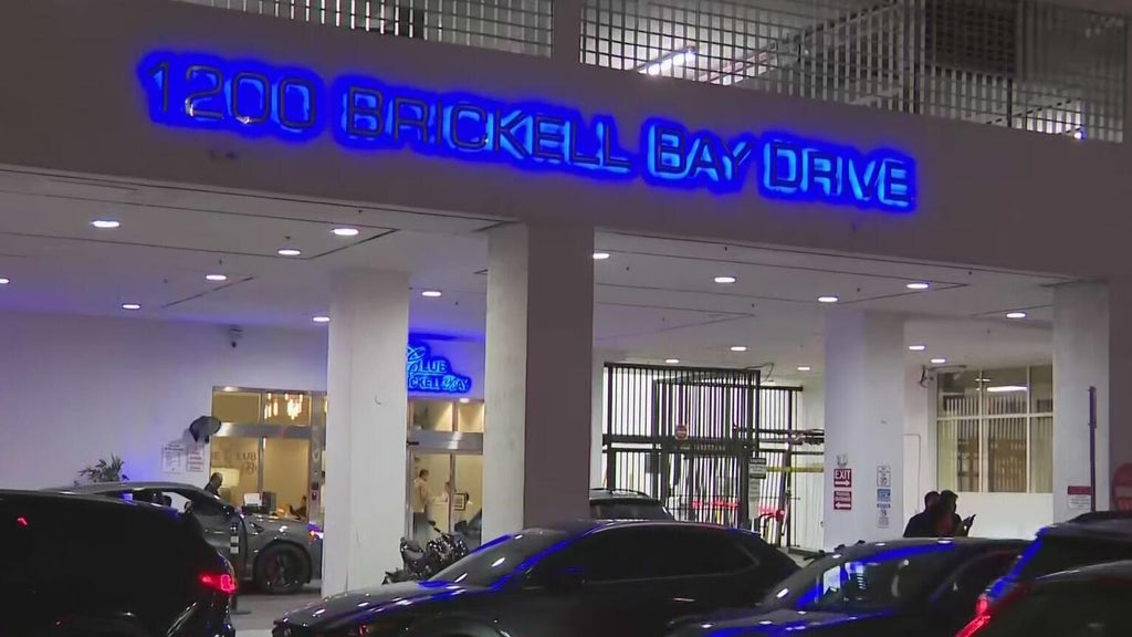 Brickell condo owner calls building an "illegal hotel" as Miami issues notice of violation — CBS Miami, Delray Beach Real Estate news