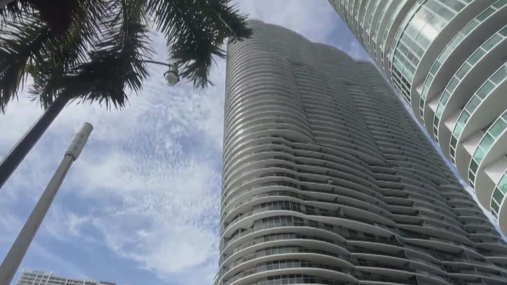 Fire breaks out on balcony of Edgewater high-rise displacing man, dogs — CBS Miami, Delray Beach Community news