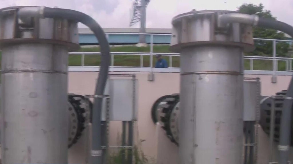 Fort Lauderdale stormwater pumps tested by heavy rain as residents prepare for king tides in flood-prone neighborhoods — CBS Miami, Delray Beach Schools news