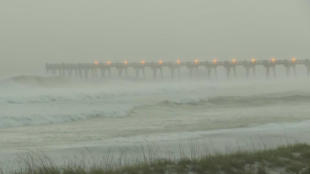 Florida's panhandle braces for Hurricane Isaias as it prepares to make landfall — CBS Miami, Delray Beach Community news