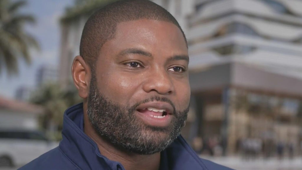 Byron Donalds sits down with CBS Miami's Jim DeFede while on the campaign trial in South Florida — CBS Miami, Delray Beach Community news