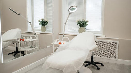 Homeless man arrested after breaking into South Florida plastic surgery clinic, stealing food and breast implant — CBS Miami, Delray Beach Real Estate news