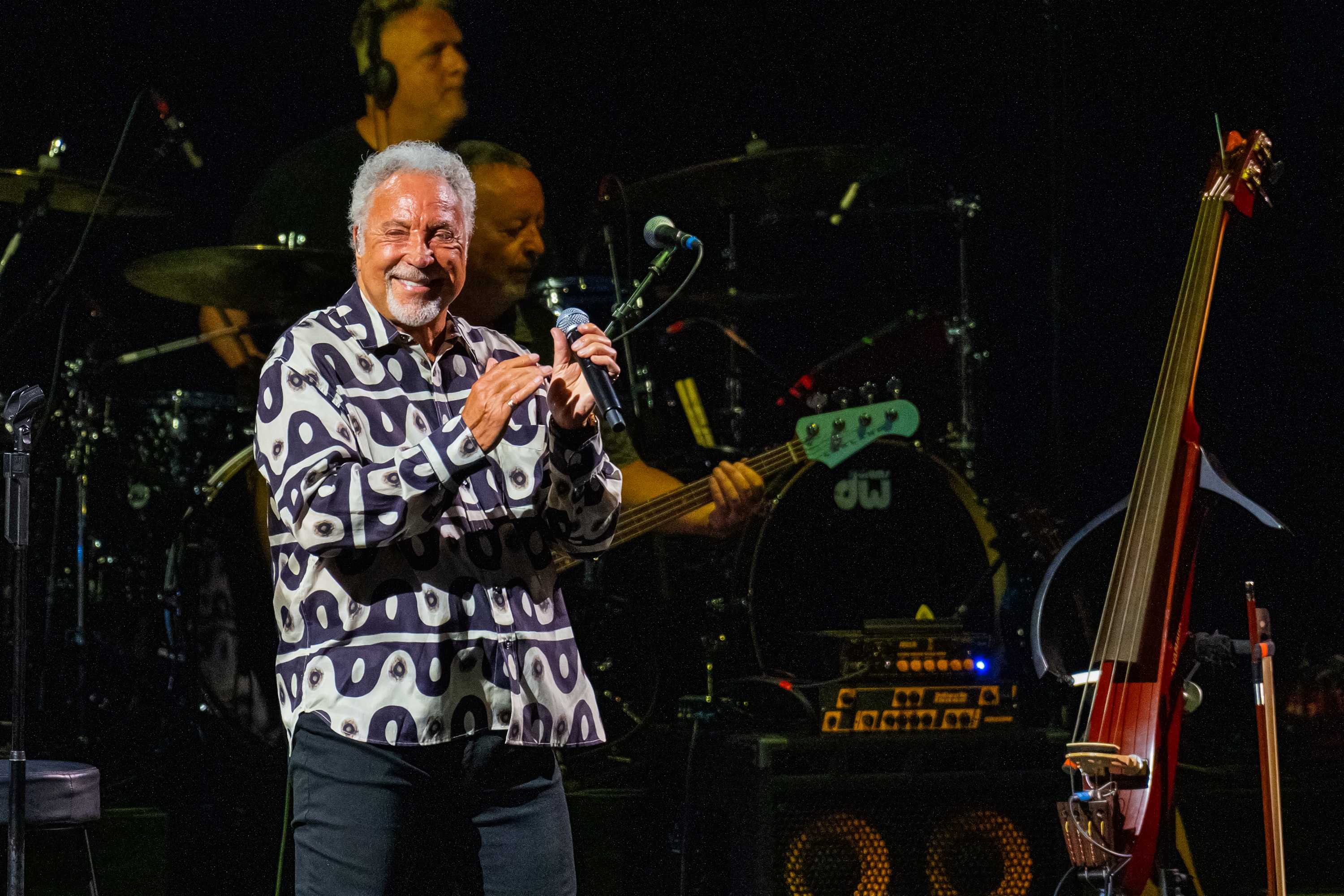Tom Jones postpones tour dates to recover from illness — Delray Beach Arts news