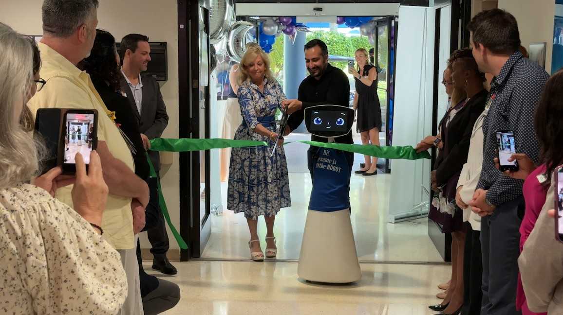 Palm Beach Children's Hospital introduces new AI-enhanced therapeutic robot — WPBF West Palm Beach, Delray Beach Technology news