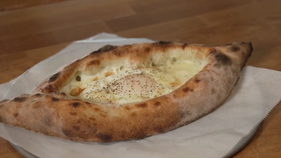 Bella Roma Italian Restaurant in Broward introduces a unique boat-shaped pizza — Delray Beach Dining news